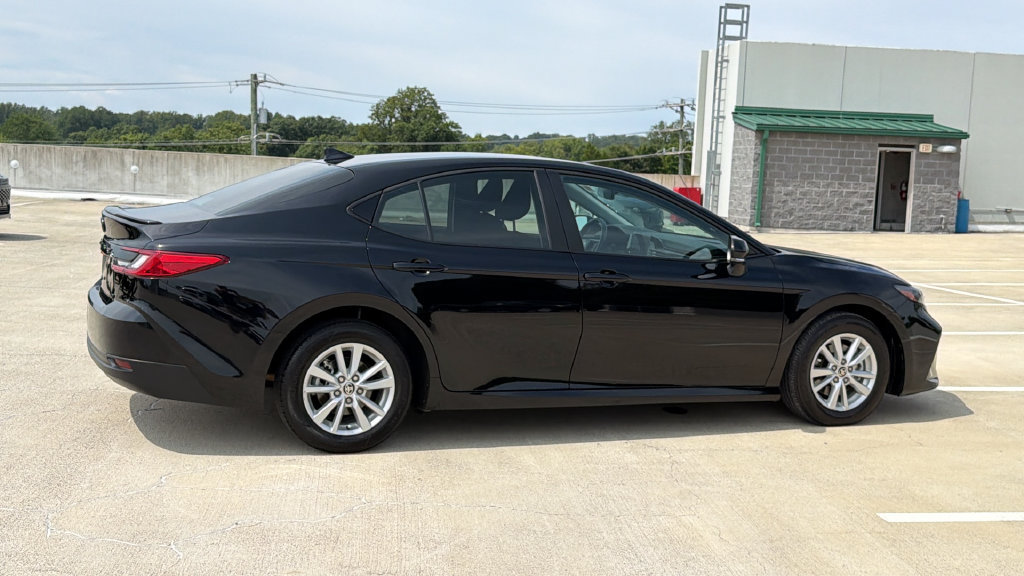 Used 2025 Toyota Camry LE w/ Convenience Package FWD image 4