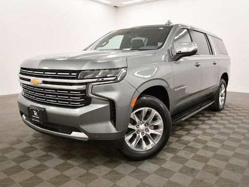 Used 2023 Chevrolet Suburban Premier image 2