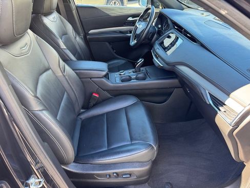 Used 2023 Cadillac XT4 Premium Luxury image 18