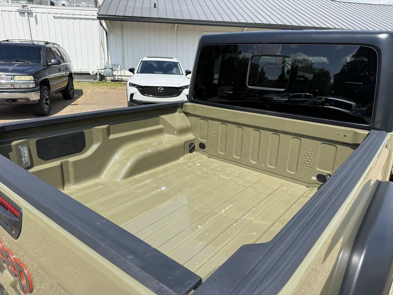 Used 2026 Jeep Gladiator Mojave AWD/4WD image 7