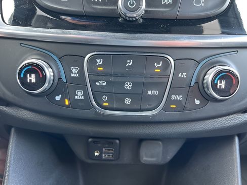 Used 2023 Chevrolet Traverse RS image 14