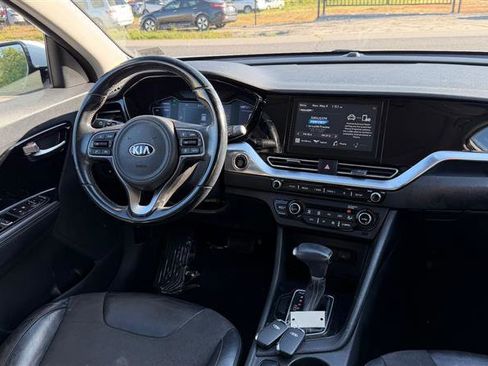 Used 2020 Kia Niro Touring FWD image 12