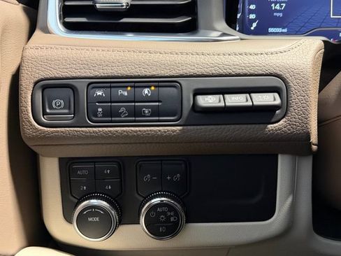 Used 2023 GMC Yukon Denali AWD/4WD image 31