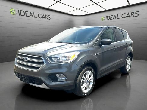 Used 2017 Ford Escape SE FWD image 1