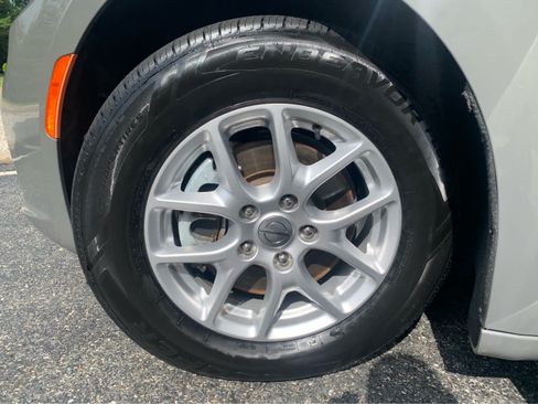 Used 2022 Chrysler Pacifica Touring-L FWD image 8