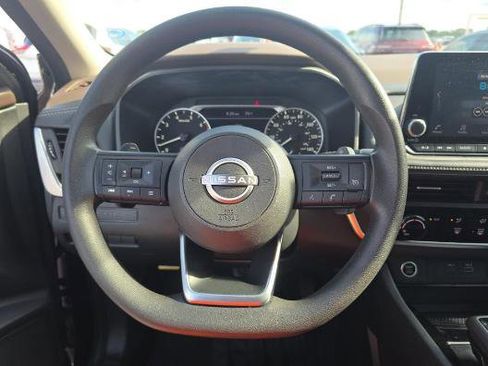 Used 2023 Nissan Rogue S FWD image 11