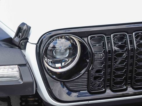 Used 2024 Jeep Wrangler Unlimited AWD/4WD image 12