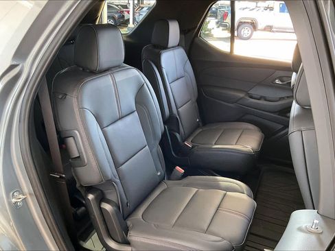 Used 2023 Chevrolet Traverse RS image 19