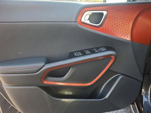 Used 2025 Kia Soul GT-Line image 12