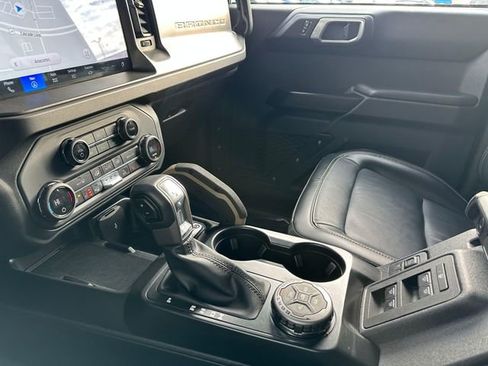Used 2025 Ford Bronco Badlands image 17
