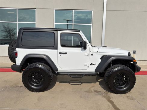 Used 2025 Jeep Wrangler Sport image 4