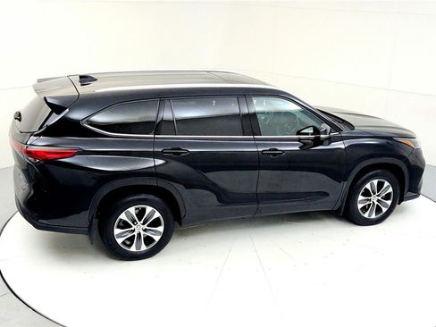 Certified 2022 Toyota Highlander XLE image 18