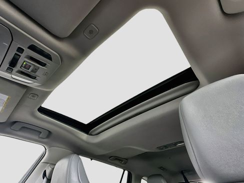 Used 2023 Toyota Highlander XLE FWD image 26