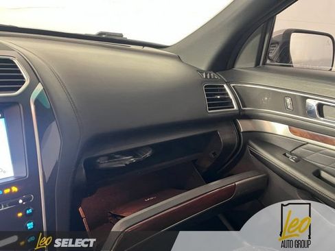 Used 2018 Ford Explorer Platinum AWD/4WD image 22