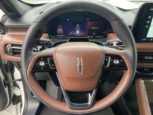 Certified 2025 Lincoln Aviator Reserve w/ Equipment Group 201A image 32