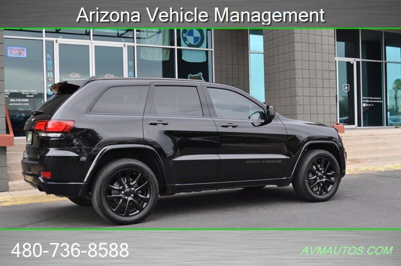 Used 2017 Jeep Grand Cherokee Altitude RWD image 11
