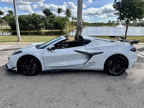 Used 2023 Chevrolet Corvette Z06 w/ Z07 Performance Package image 12
