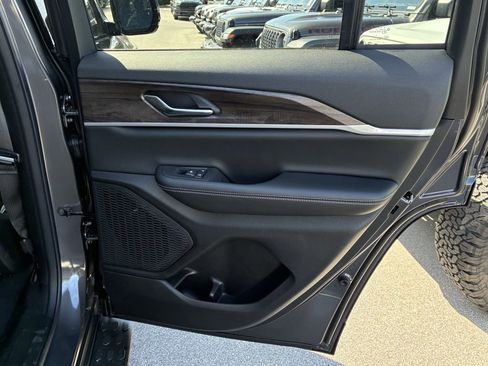 New 2026 Jeep Grand Cherokee Altitude AWD/4WD image 28