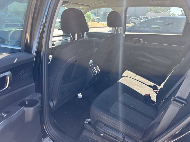 Used 2023 Kia Sorento LX FWD image 7