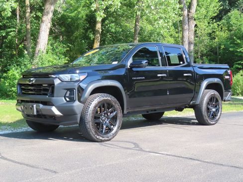 Used 2024 Chevrolet Colorado Trail Boss w/ Technology Package AWD/4WD image 20