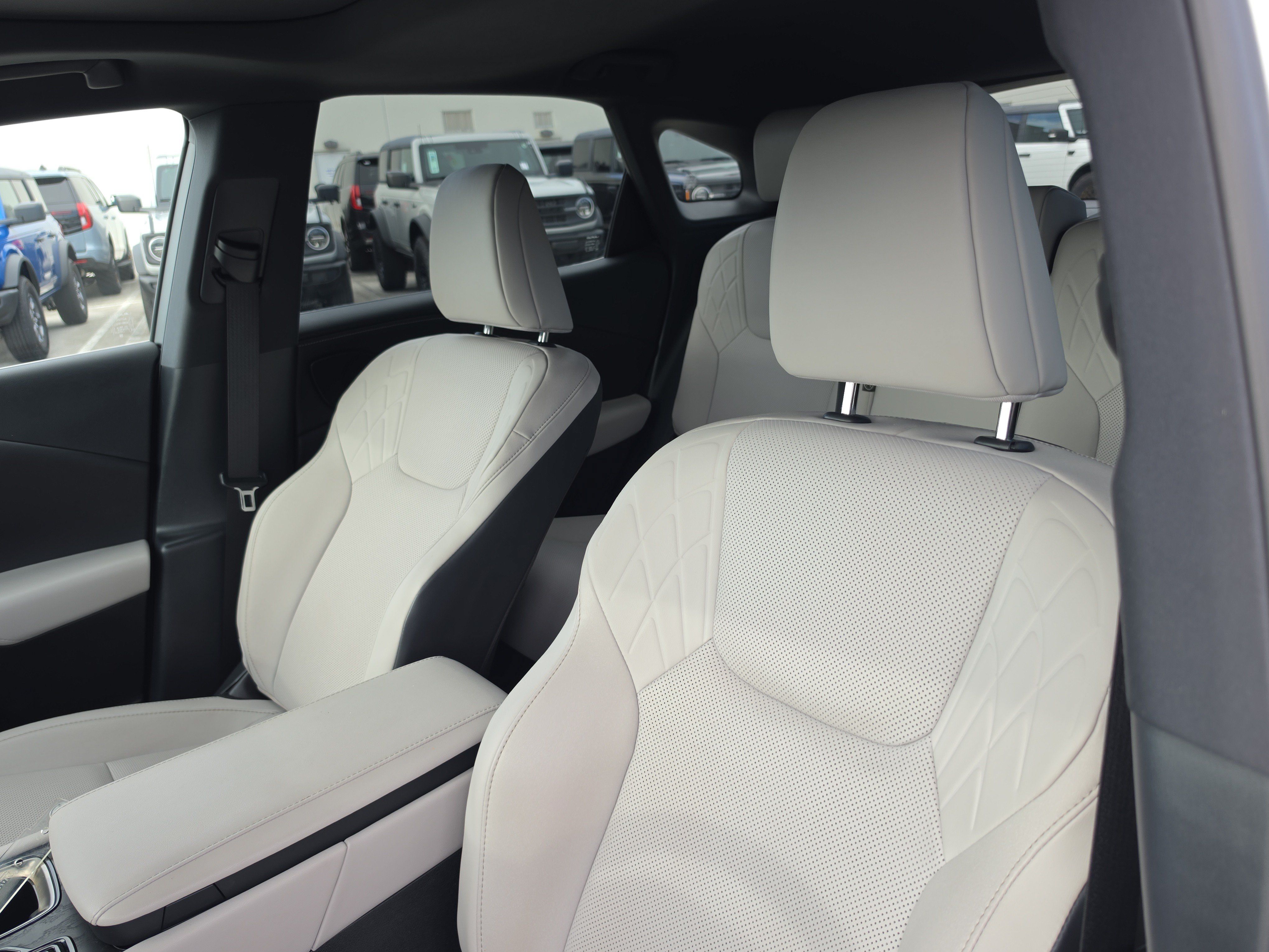 Used 2023 Lexus RX 350 Premium w/ Cold Area Package FWD image 10