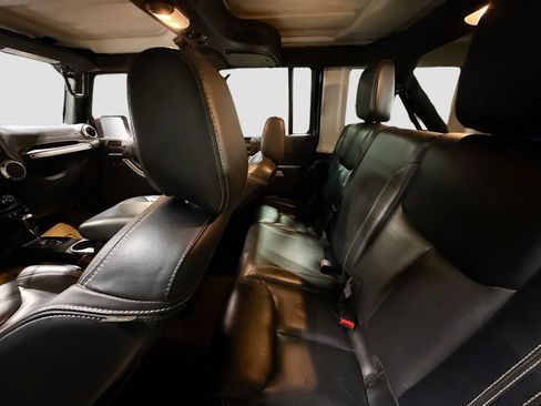 Used 2015 Jeep Wrangler Unlimited Rubicon w/ Dual Top Group image 22