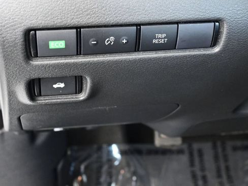 Used 2024 Nissan Sentra SV FWD image 25