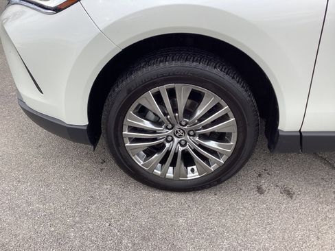 Used 2021 Toyota Venza Limited w/ Advanced Technology Package image 9