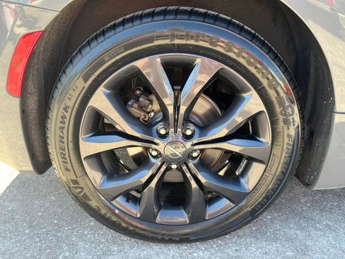 Used 2020 Chrysler Pacifica Touring-L Plus w/ S Appearance Package FWD image 9