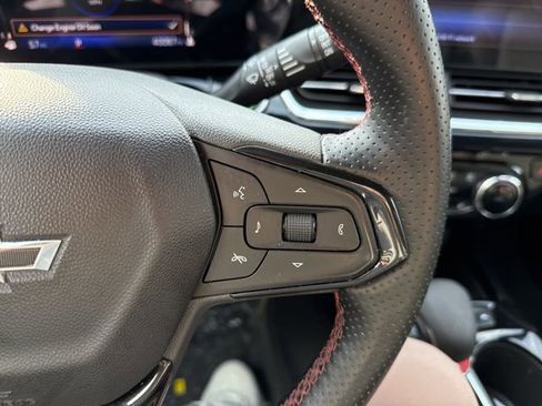 Used 2024 Chevrolet Trax RS w/ Sunroof Package image 24