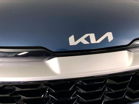 Certified 2025 Kia Sportage EX w/ EX Premium Package image 29