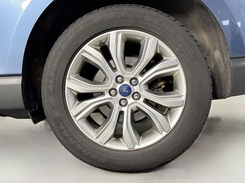 Used 2019 Ford Edge Titanium w/ Equipment Group 301A AWD/4WD image 33