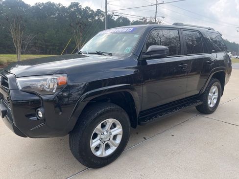Used 2021 Toyota 4Runner SR5 image 9