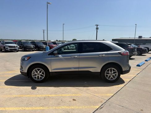 Used 2023 Ford Edge SEL w/ Convenience Package AWD/4WD image 4