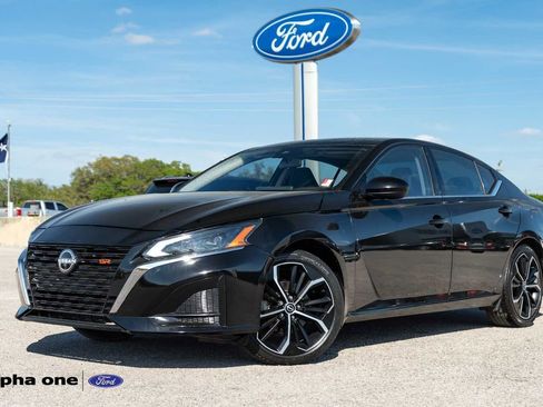 Used 2024 Nissan Altima 2.5 SR w/ SR Premium Package image 1