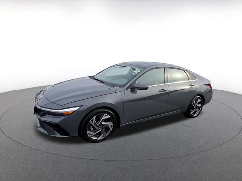 Used 2025 Hyundai Elantra SEL image 8