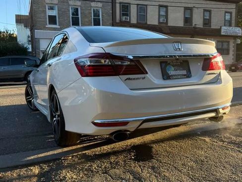 Used 2017 Honda Accord Sport image 4