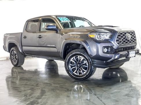 Used 2021 Toyota Tacoma TRD Sport w/ Technology Package AWD/4WD image 2