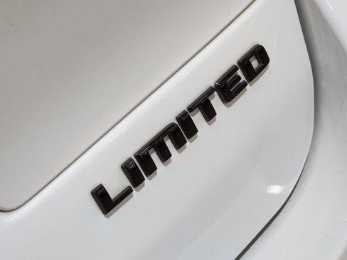 Used 2024 Jeep Grand Cherokee L Limited w/ Black Appearance Package AWD/4WD image 28