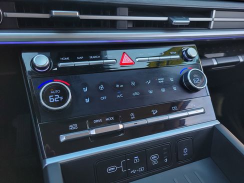 Used 2024 Hyundai Santa Fe Limited image 25