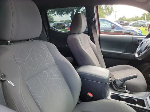 Used 2017 Toyota Tacoma TRD Sport w/ Tow Package AWD/4WD image 15