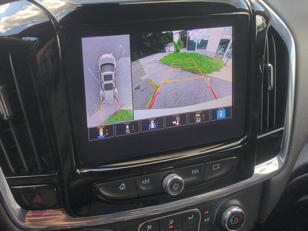 Used 2022 Chevrolet Traverse RS AWD/4WD image 21