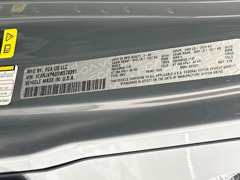 Used 2025 Jeep Wrangler Sahara image 12