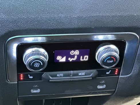 Used 2021 GMC Yukon AT4 AWD/4WD image 20