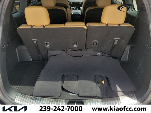 Certified 2022 Kia Telluride SX w/ Towing Package FWD image 10