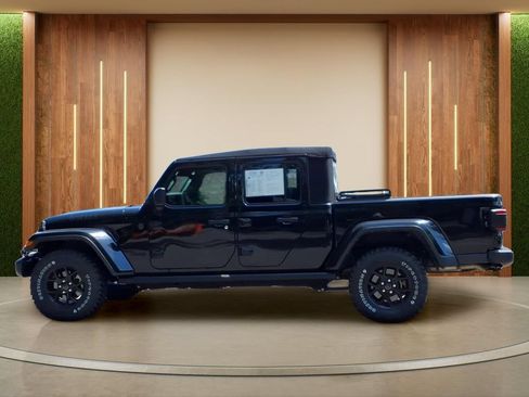 Used 2024 Jeep Gladiator Sport AWD/4WD image 29