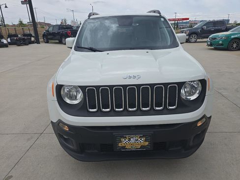 Used 2018 Jeep Renegade Latitude w/ Popular Equipment Group FWD image 9