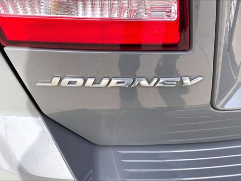 Used 2020 Dodge Journey SE w/ SE Popular Equipment Group image 9