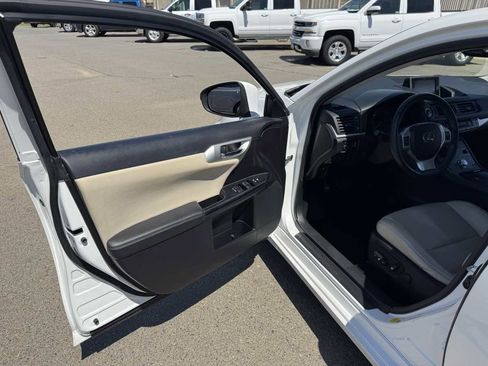 Used 2013 Lexus CT 200h w/ Premium Pkg w/Navigation image 22