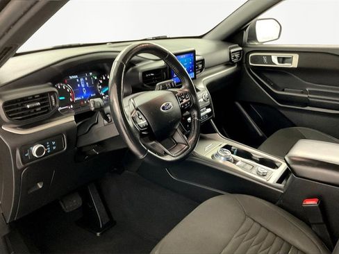 Used 2020 Ford Explorer XLT w/ Cold Weather Package image 8